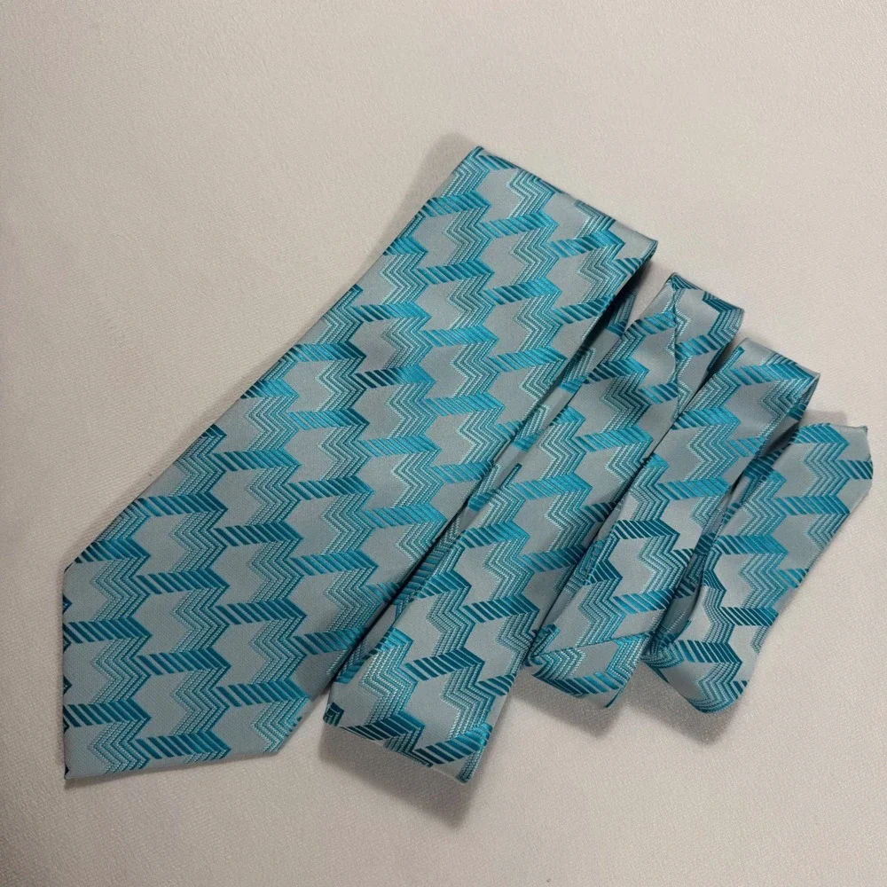 Ermenegildo Zegna Silk Necktie Light Blue Turquoise Zig Zag Geometric Italy 60